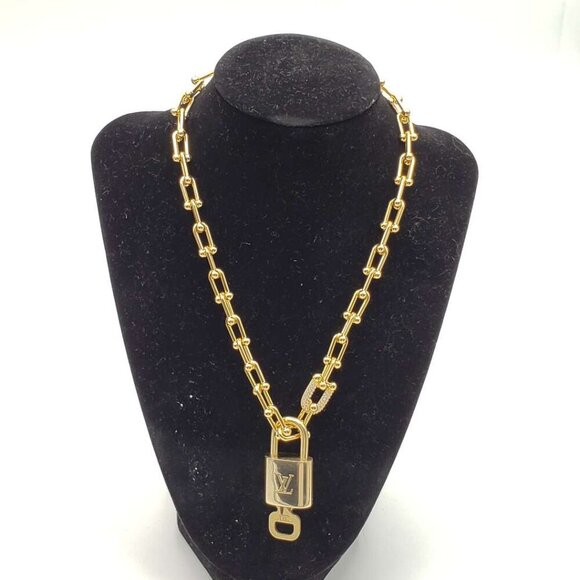 100% Auth Louis Vuitton Lock & Key with Unbranded Gold Plated Chain Necklace - Picture 1 of 9